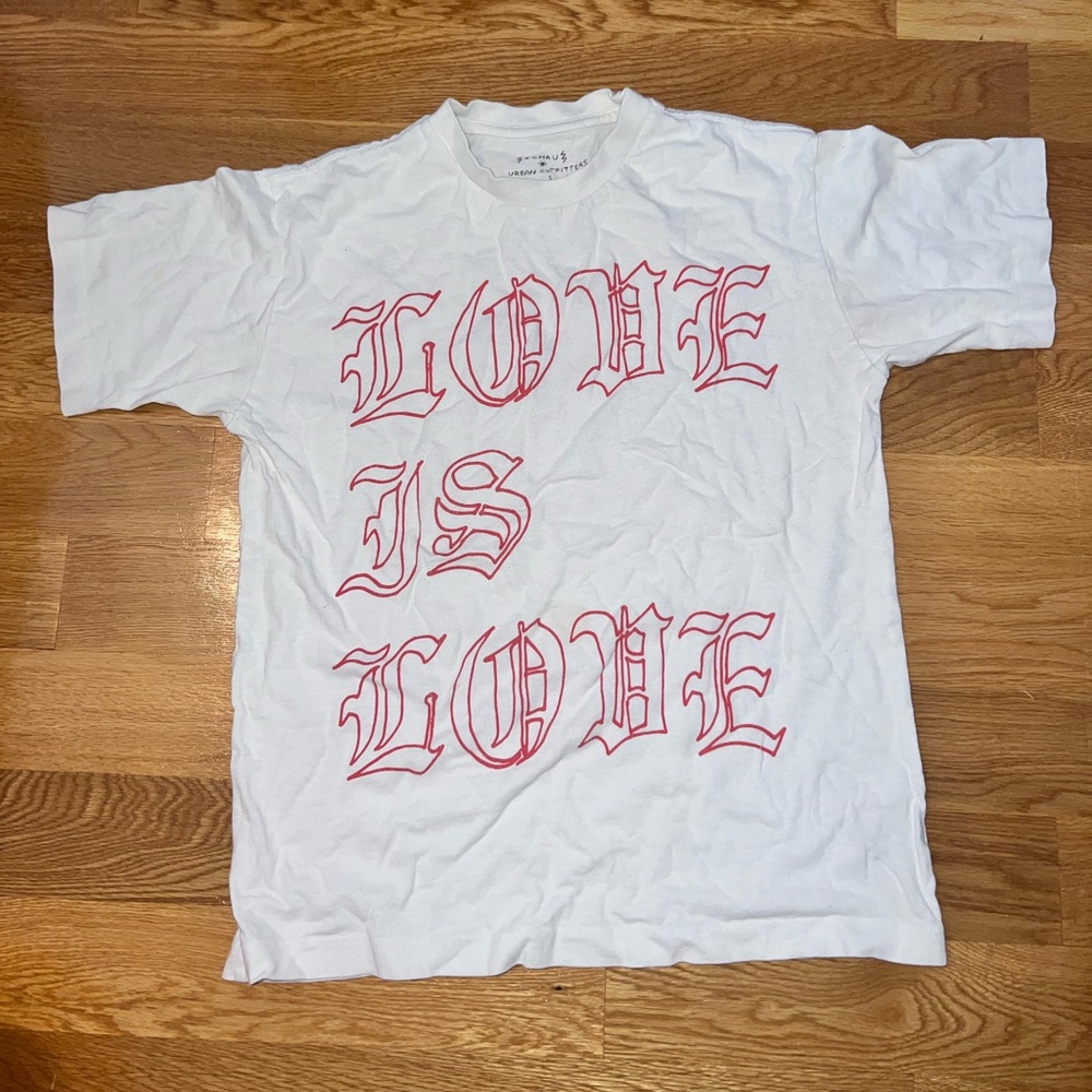 BDG Urban Outfitters Love is Love T-shirt Size: S